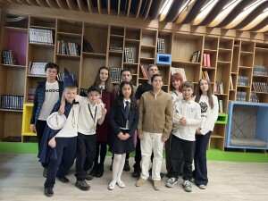 11 участников